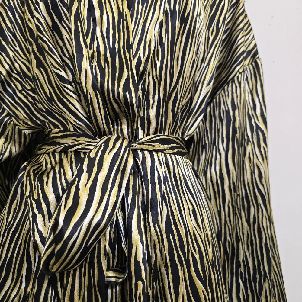 vintage‎ EVANDALE Intimates size M/L Silky Satin Animal Print Robe Black Gold